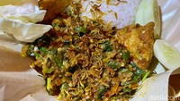 Kamu bisa memesan level kepedasan yang diinginkan. Kalau menyukai pedas wajib pilih level tinggi, karena rasa pedasnya bikin nagih. Foto: detikFood/Yenny Mustika Sari
