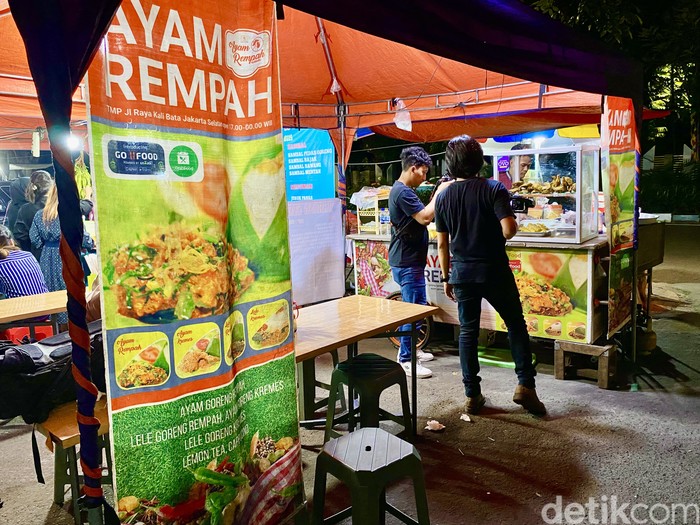 Ayam Rempah Ayam Rempah di seberang TMP Kalibata yang pedas sedap.