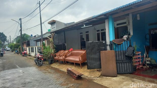 Banjir yang merendam warga di Perumahan Puri Kartika Baru, Ciledug, Kota Tangerang, Banten, mulai surut (Khairul Ma'arif/detikcom)