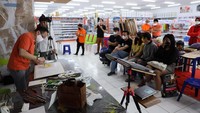 Pacific Paint turut memberikan dukungan dalam kegiatan bertema Art Paradise in Artland ini menyediakan sebanyak 111 galon cat dinding interior Metrolite Acrylic Emulsion dan eksterior yakni Metrolite Weatherseal.
