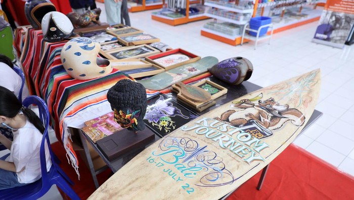 Artland Bali telah diresmikan. Di sini, anda bisa belajar dan mendapatkan produk-produk kerajinan dan kesenian.