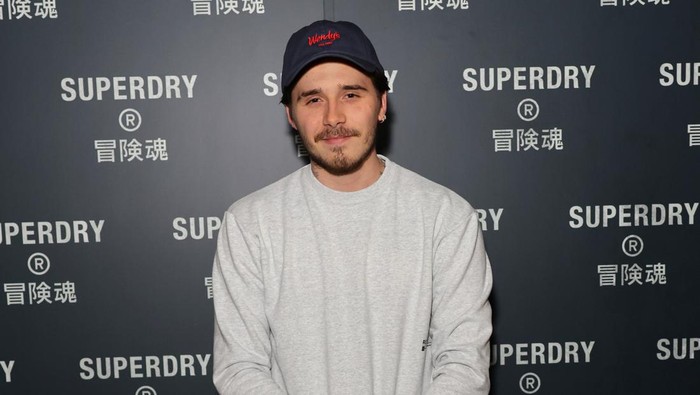 LONDON, ENGLAND - NOVEMBER 09: Julian Dunkerton (L) and Brooklyn Beckham attend the launch of Superdrys new flagship store on Oxford Street with Brooklyn Beckham on November 09, 2021 in London, England. (Photo by David M. Benett/Dave Benett/Getty Images for Superdry)