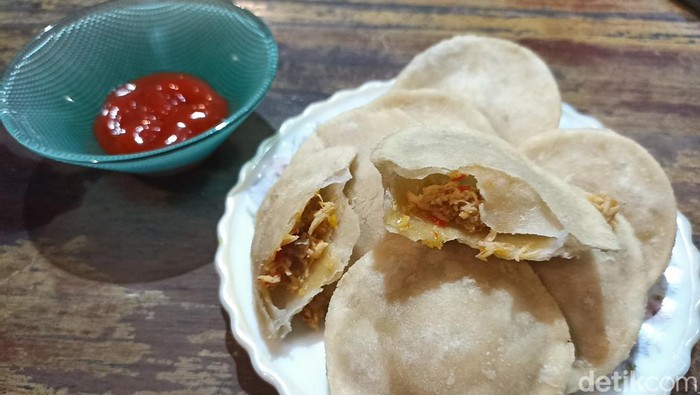cireng isi ayam suwir
