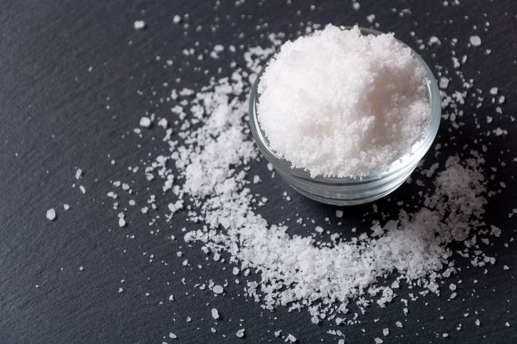 Efek menambahkan terlalu banyak garam pada makanan
