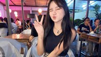 Saat makan bersama teman-teman Kienzy akan memesan banyak makanan. Mulai dari kimbab, sayur hingga beberapa gorengan untuk dinikmati bersama. Foto: Instagram/kienzy._myllien02