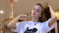 Kienzy dikenal sebagai selebgram seksi yang aktif pada Instagram maupun TikTok. Kienzy juga seringkali membagikan momen kulinernya bersama teman-teman. Foto: Instagram/kienzy._myllien02