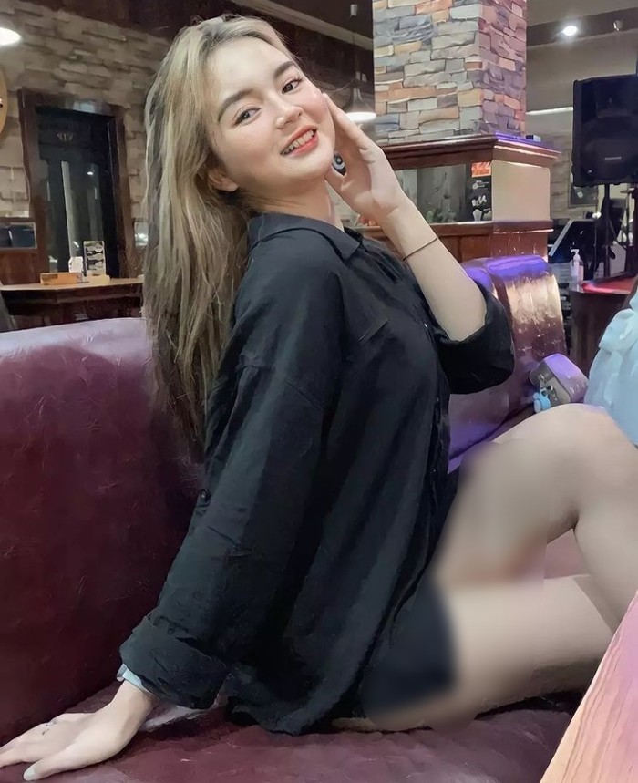Galeri Kienzy Potret Selebgram Kienzy yang 'Sentil' Hotman Paris Saat Jajan di Kaki Lima