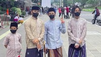 Saaih, Qahtan, Fateh, dan Muntaz Halilintar mengunjungi Jalan Sudirman yang jadi sorotan karena jadi tempat nongkrong favorit  bocah Bojon dan Citayam cs. Foto: dok. Instagram