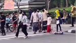 Potret Outfit Beda 4 Cowok Gen Halilintar di Sudirman Bareng Bocah Citayam Cs