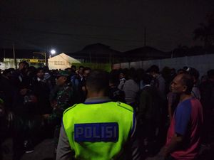 Heboh Pelamar Kerja Membludak Hingga Depan Pabrik di Tangerang