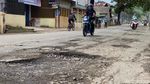 Potret Rusaknya Jalan di Cikancung Bandung