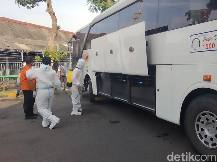 Jemaah haji debarkasi di Asrama Haji Surabaya jalani tes kesehatan