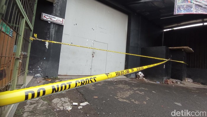 Kafe di Tasikmalaya yang disegel polisi.