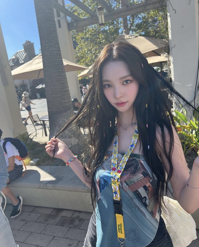 Setelah penayangan The Manager, netizen Korea langsung memperdebatkan pernyataan Karina aespa. Tak sedikit yang menuding bahwa SM Entertainment membuat imej down to earth tersebut. Sementara netizen lain menyebut nafsu makannya tidak mengherankan, mengingat ketatnya olahraga yang dilakukan Karina. Foto: dok. Instagram @aespa_official