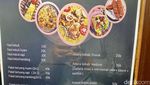 Orang Pakistan Asli Ini Jual Nasi Kebuli Enak Pakai Gerobak di Kalibata