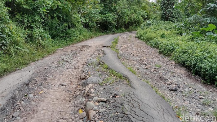 Kerusakan jalan provinsi di Sulawesi Utara