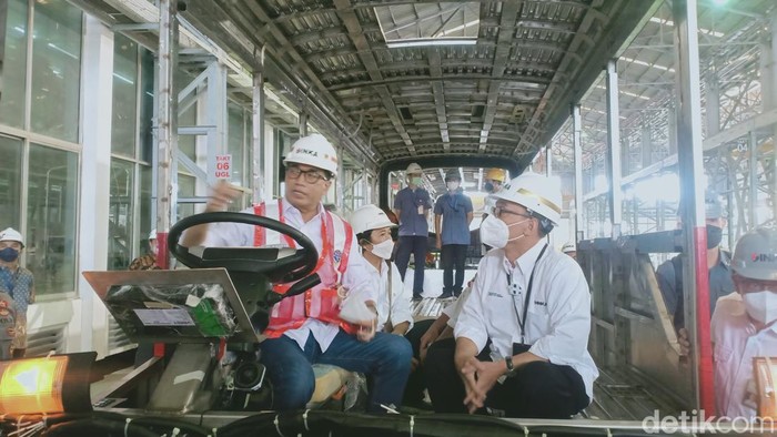 Menhub tinjau pembangunan Bus G20 di PT Inka Madiun