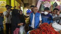 Menteri Perdagangan (Mendag) Zulkifli Hasan melakukan kunjungan kerja ke Kota Cirebon, Jawa Barat, Minggu, (17/7/2022) pagi.