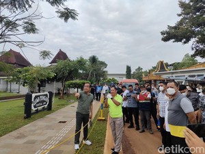 Mensesneg-Mendagri Tinjau Revitalisasi TMII, Bikin Video untuk Gubernur