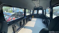 Dengan kerjasama ini, pembeli Mercedes-Benz jadi bisa membeli Sprinter dengan trim Lombardi. Nantinya Sprinter kosongan akan langsung dikirim ke workshop Lombardi di daerah Jakarta Barat untuk pengerjaannya. Foto: Muhammad Hafizh Gemilang/detikOto