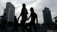Jakarta diselimuti mendung sejak pagi tadi.