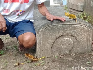 Hiii! Ada Makam Tua Bergambar Tengkorak di Eks PG Ceper Klaten