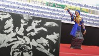 Seniman menampilkan tarian Jaipong Jawa Barat pada Gebyar Pesta Rakyat di halaman kantor Walikota Palangkaraya, Kalimantan Tengah, Minggu (17/7/2022). 
