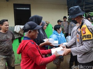 Penyintas Banjir Bandang Garut Butuh Baju dan Alat Kebersihan