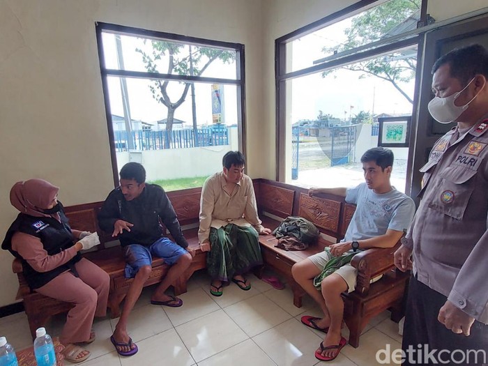 Perahu karam di Probolinggo