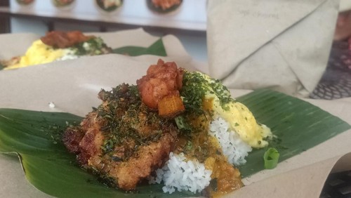 Salah satu menu nasi bungkus ala Jepang di Gohan-ku, Jalan Tukad Pakerisan No.99 Denpasar, Bali, Minggu (17/7/2022).