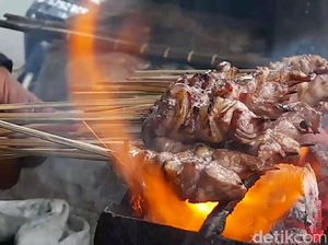 Menjajal Sate Domba Sakub di Brebes, Enak Mana Dibanding Balibul?