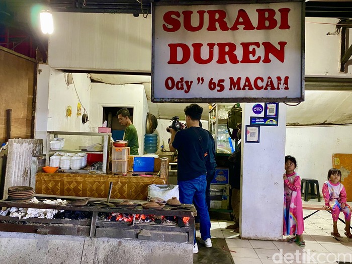 Serabi Duren Ody Serabi Duren Ody, serabi durian enak legit di seberang TMP Kalibata