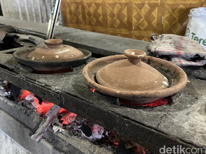 Serabi Duren Ody Serabi Duren Ody, serabi durian enak legit di seberang TMP Kalibata
