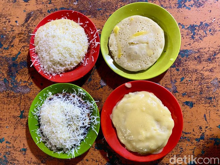 Ngemil Serabi Topping Saus Durian Petruk yang Legit di Kalibata