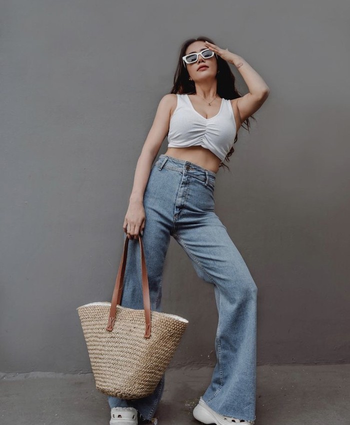 Si Cantik DJ Joanna yang Doyan Ngemil Donat hingga Mie Instan Si Cantik DJ Joanna yang Doyan Ngemil Donat hingga Mie Instan