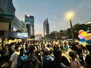 Menengok Keramaian Citayam Fashion Week di Dukuh Atas Petang Ini