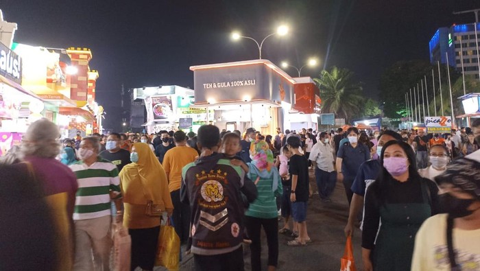 Suasana Pengunjung Jakarta Fair hari terakhir (Tiara Aliya-detikcom)