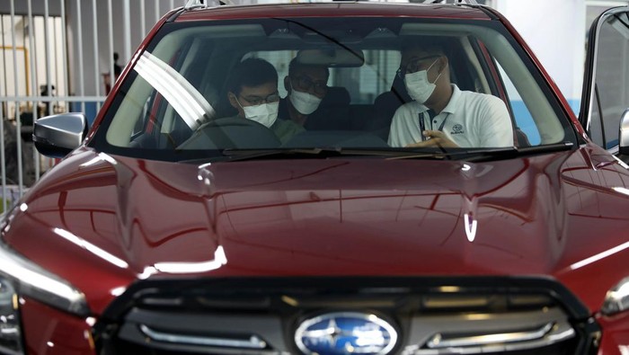 Subaru Corporation Japan dan PT Plaza Auto Mega melakukan penyerahan perdana 10 unit pertama the all-new Subaru Forester pada pelanggan di Indonesia. Resmi mengaspal nih…