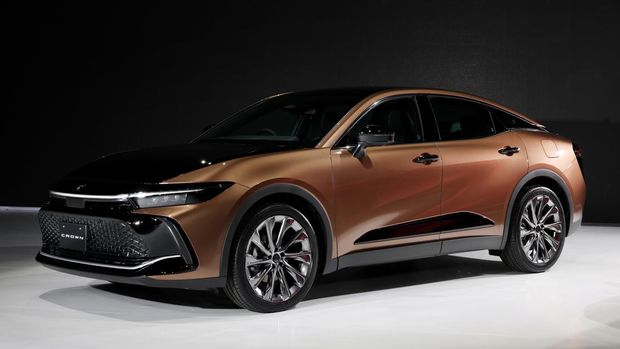 Tak Cuma Sedan, Mobil Pejabat Toyota Crown Punya Versi