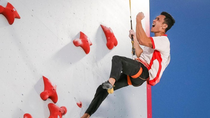SALT LAKE CITY, UTAH - MAY 28: Veddriq Leonardo of Indonesia celebrates his first place win and breaking the speed world record during the speed climbing finals of the IFSC Climbing World Cup at Industry SLC on May 28, 2021 in Salt Lake City, Utah. (Photo by Andy Bao/Getty Images)