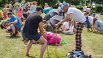 Inggris Punya Lomba Unik Banget: Berburu Cacing Tanah!