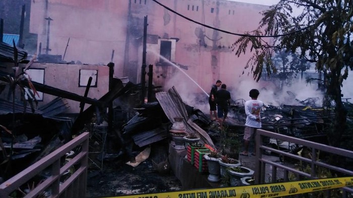 2 rumah warga di Enrekang terbakar.