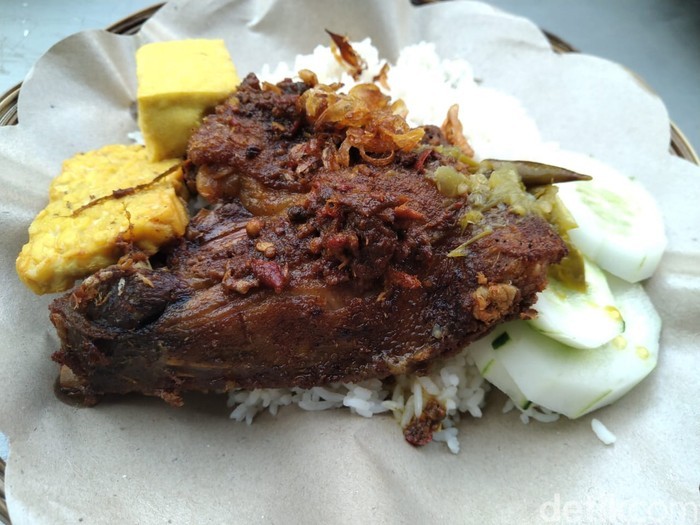 20 Nasi Bebek Madura yang Bumbunya Nampol