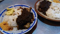 Nasi bebek enak selanjutnya bisa kamu cicipi di Nasi Bebek Khas Madura Bu Anis. Lokasinya di kawasan Jl. Pahlawan Revolusi, Klender. Terkenal murah dan enak, harga per porsinya sekitar Rp 20 ribuan saja. Foto: Rio Yunison Laksha via Google