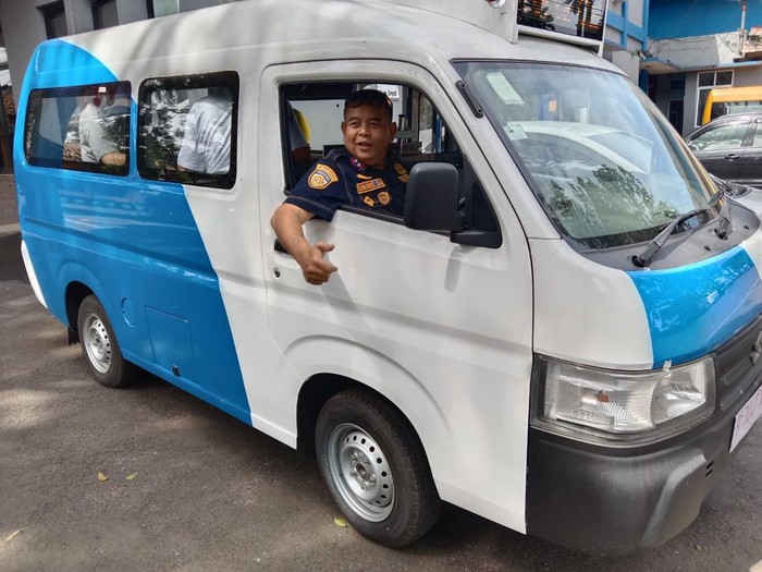 Angkot yang akan beredar di Sukabumi.