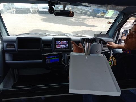 Angkot yang akan beredar di Sukabumi.