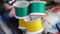 Untuk kenur Nur menenjual seharga Rp 5 ribu.