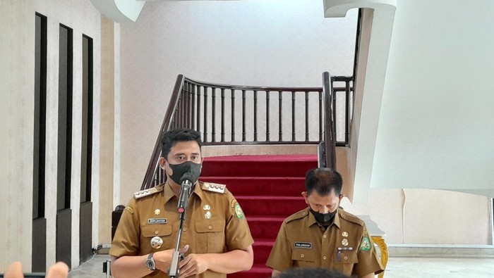 Wali Kota Medan saat melakukan wawancara di Kantor Wali Kota Medan (Aldi/detikSumut)