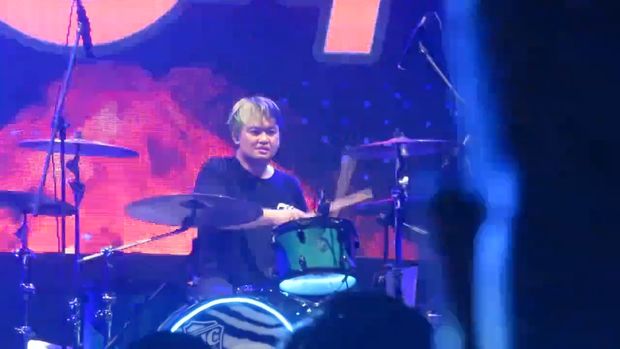 Additional drummer Sheila on 7
