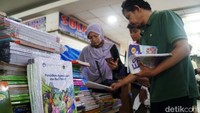 Biasanya kawasan ini dipadati oleh pembeli pada akhir pekan.